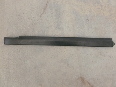 1998 Ford Expedition XLT - Exterior Door Window Trim, Front Right